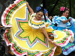 Cinco_de_Mayo_dancers